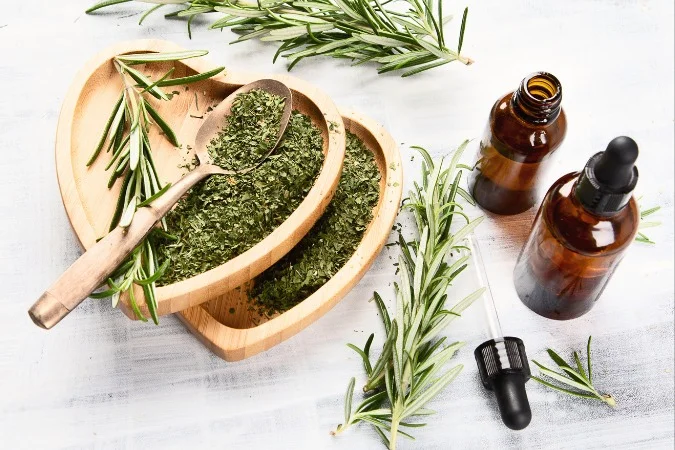 Huile essentielle de romarin : Un remède naturel puissant